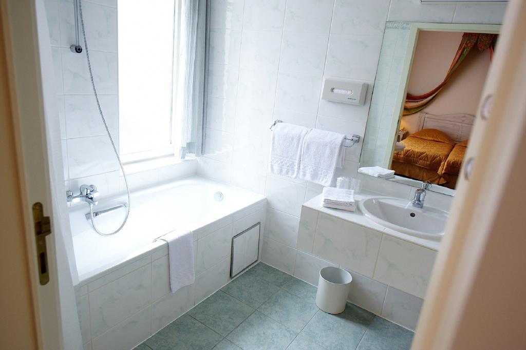 Hotel La Roseraie Wemmel Phòng bức ảnh